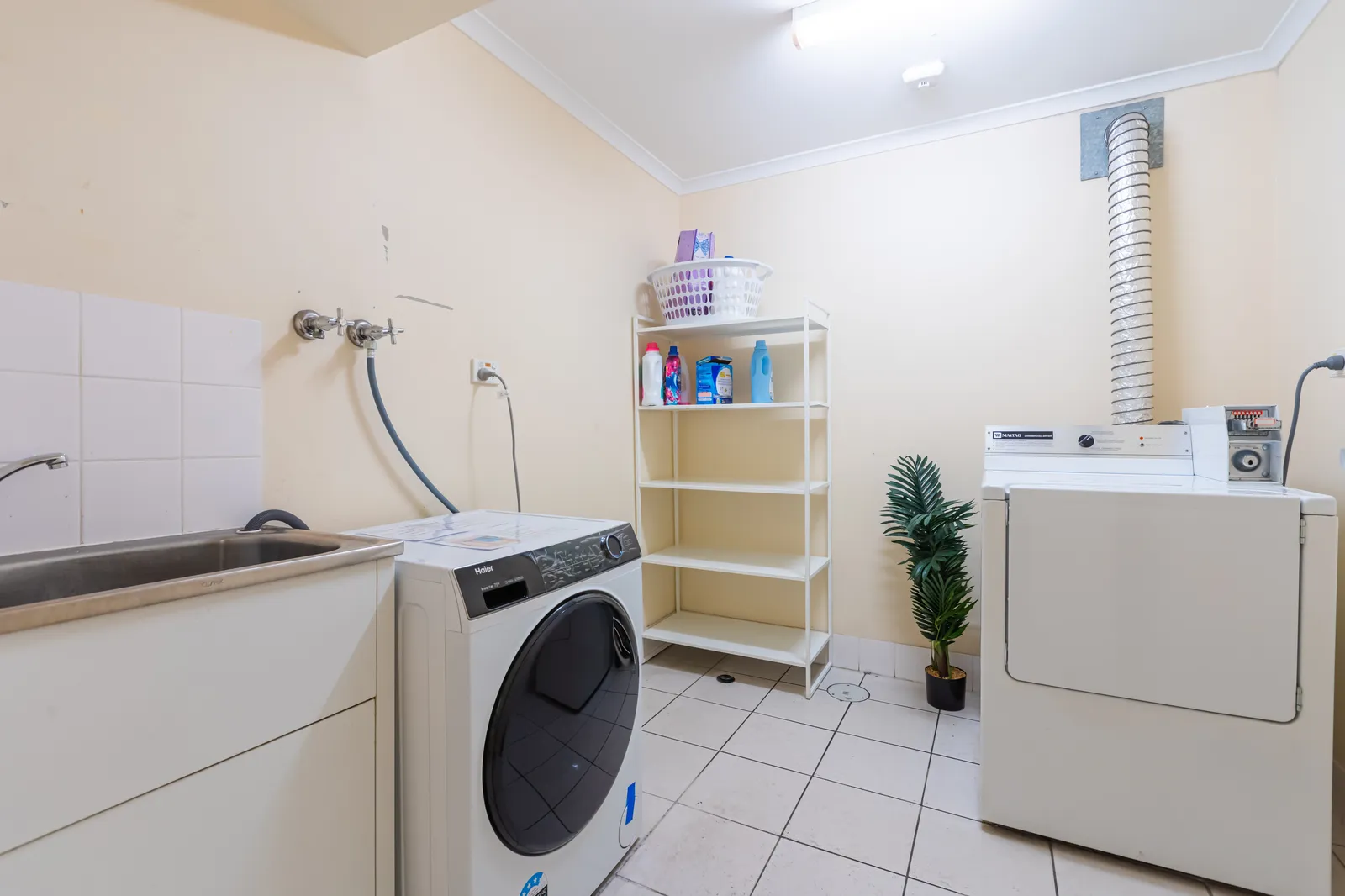 [Room 15] Gray St, Adelaide