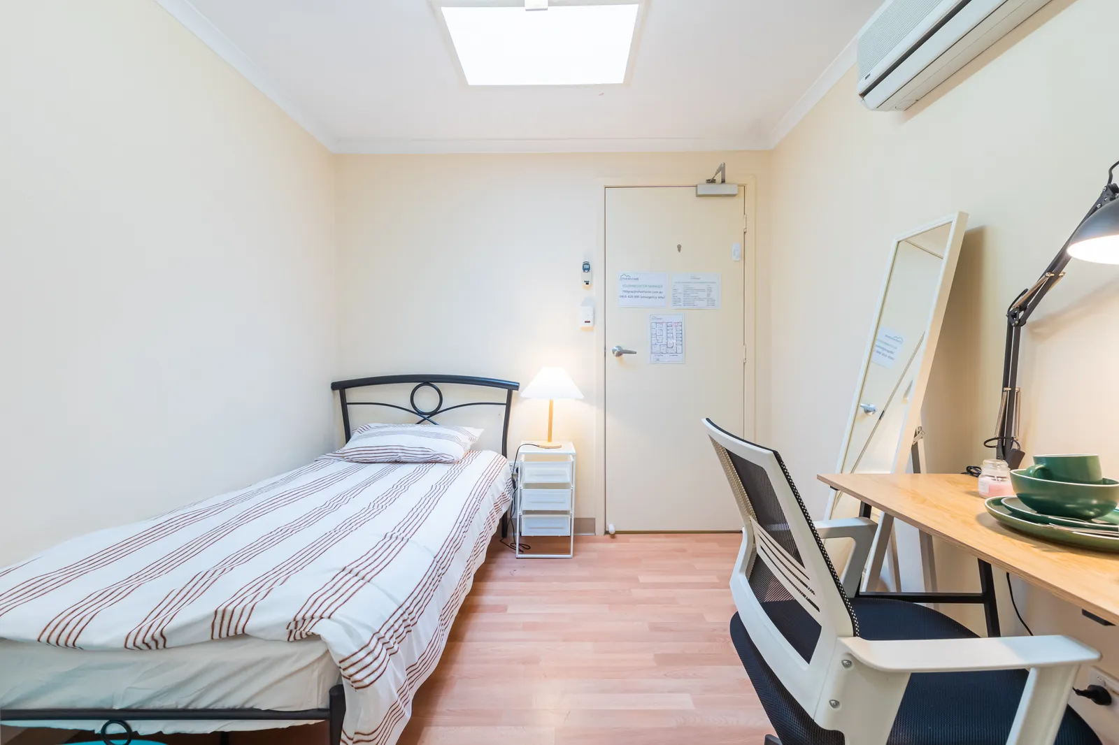 [Room 15] Gray St, Adelaide